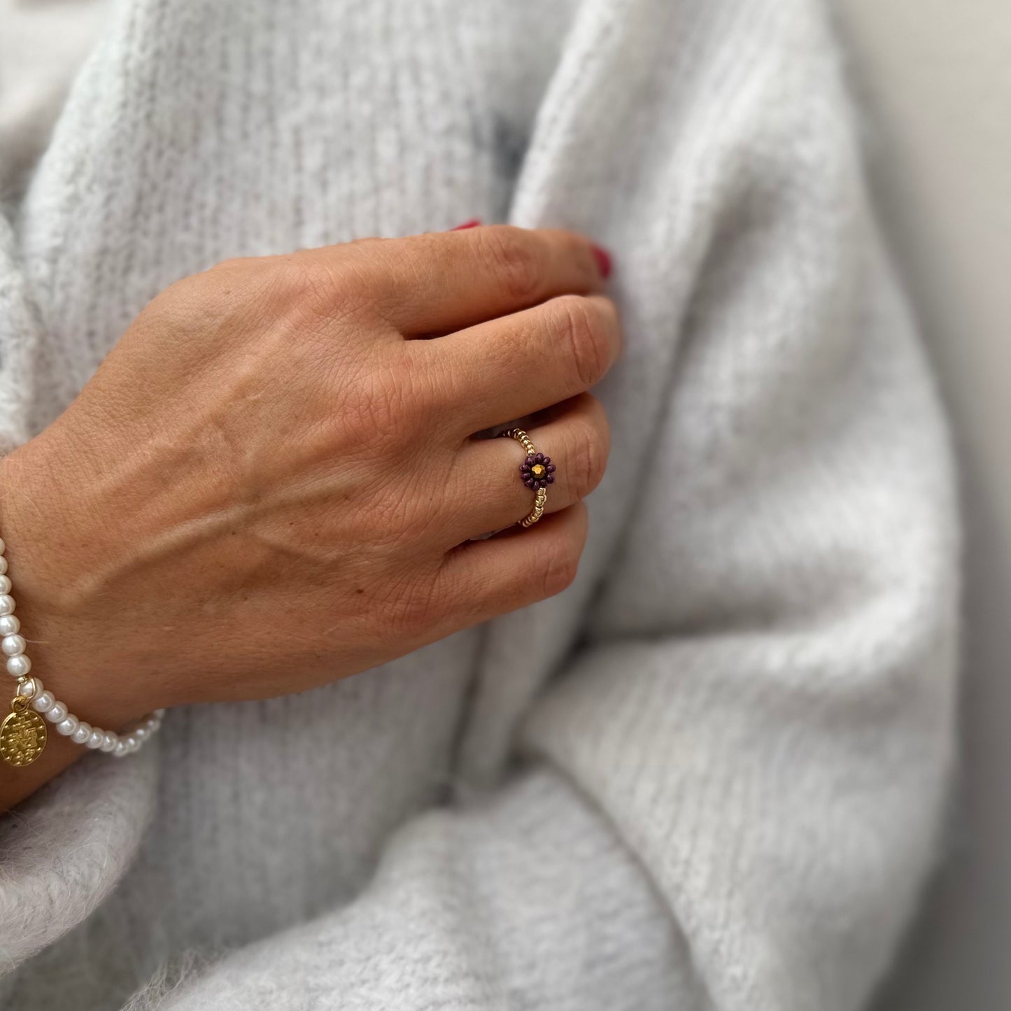 Ring gold mit Bordeaux Blume