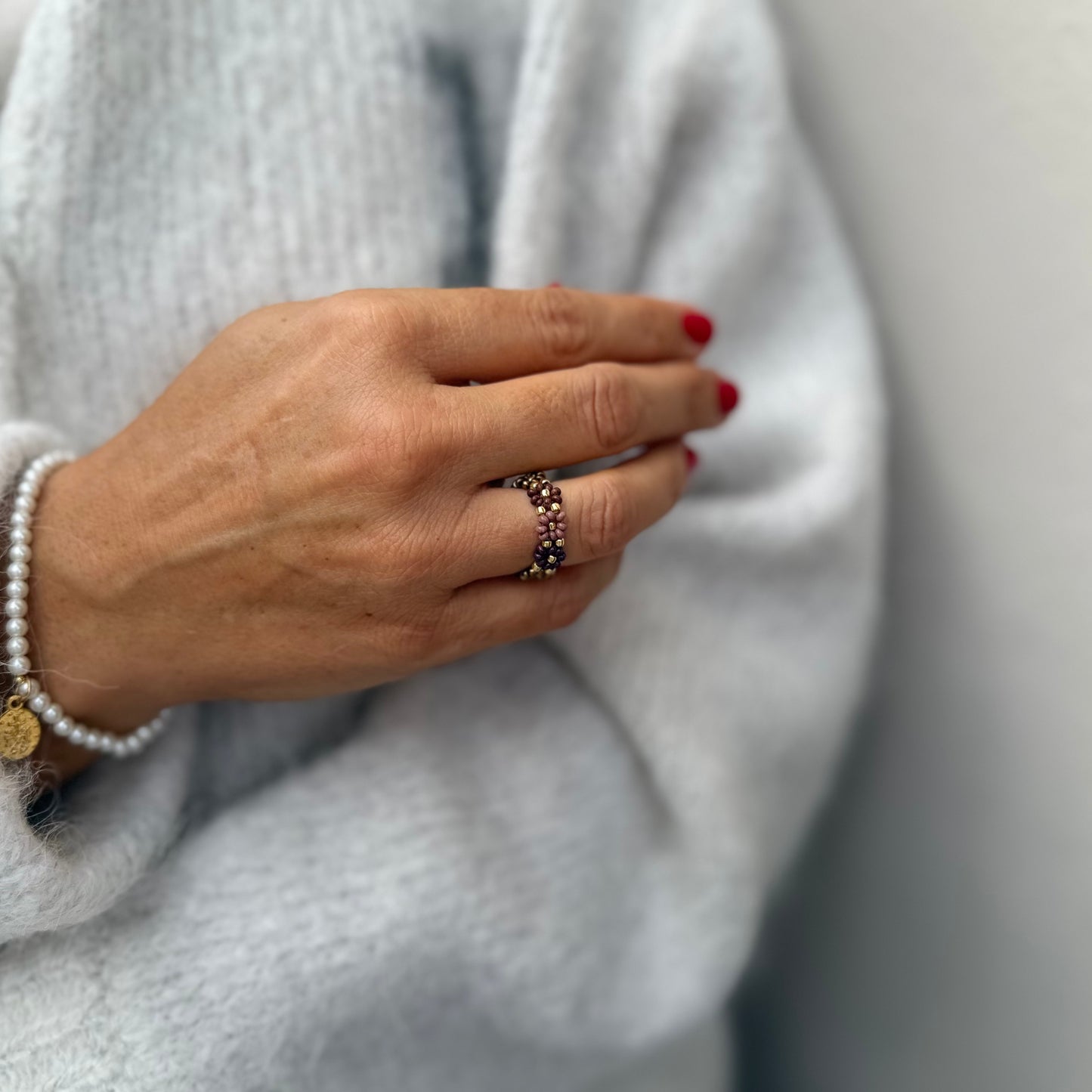 Ring mit braunen Blumen