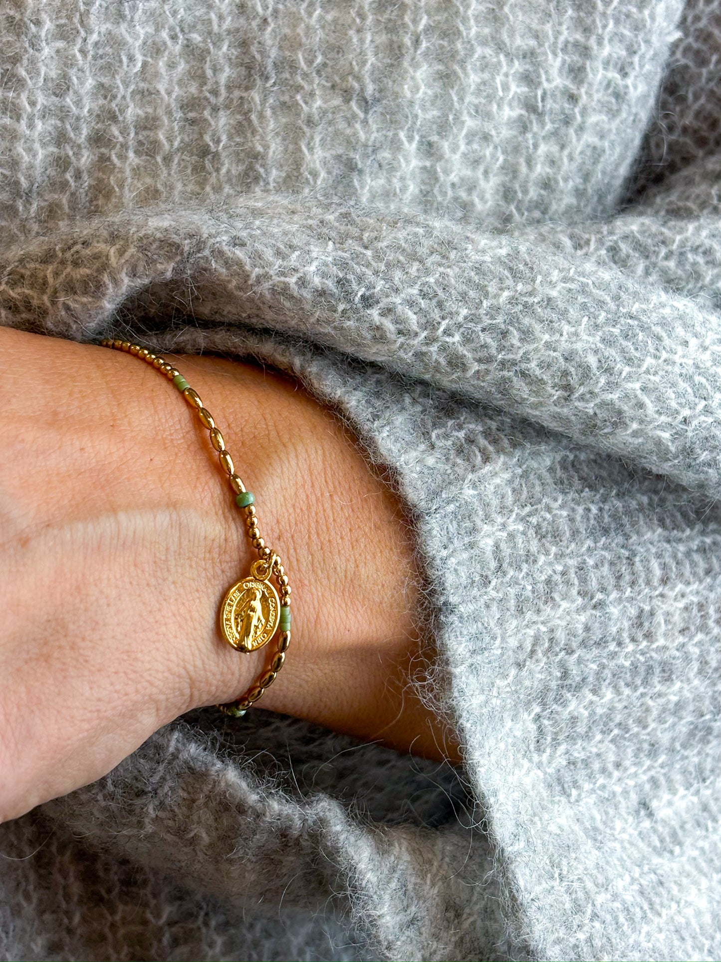 Armband Goldfarbig mit grünen Akzenten