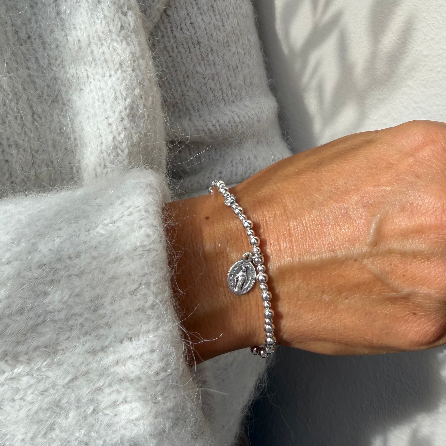 silbernes Armband mit glitzernder Perle