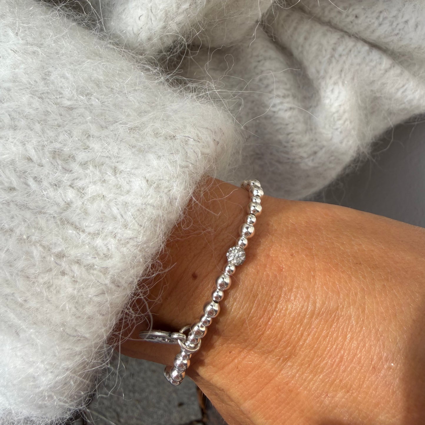 silbernes Armband mit glitzernder Perle